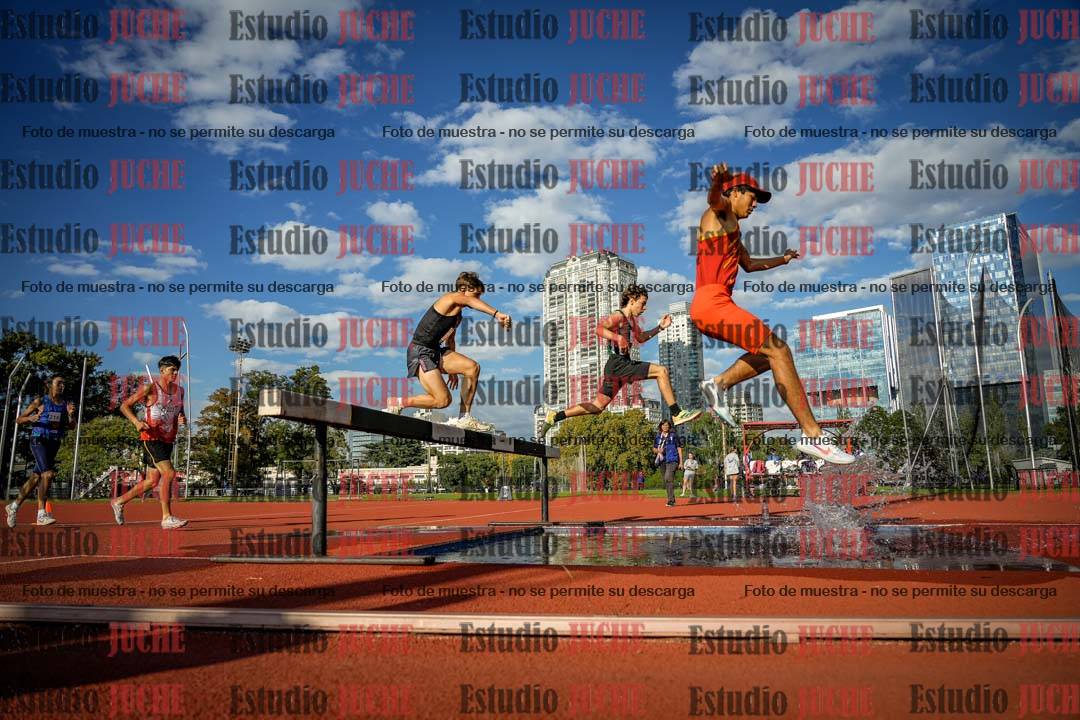 Fotos de los 2000 m con obstáculos de varones