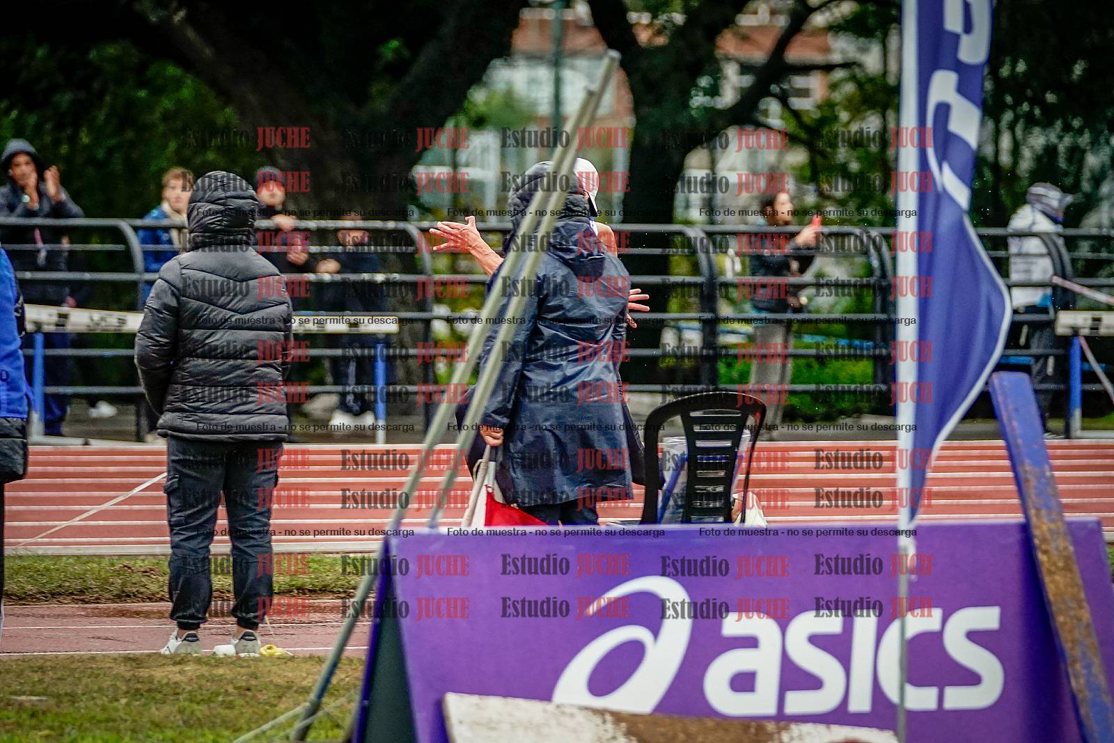 Fotos del salto en largo de varones