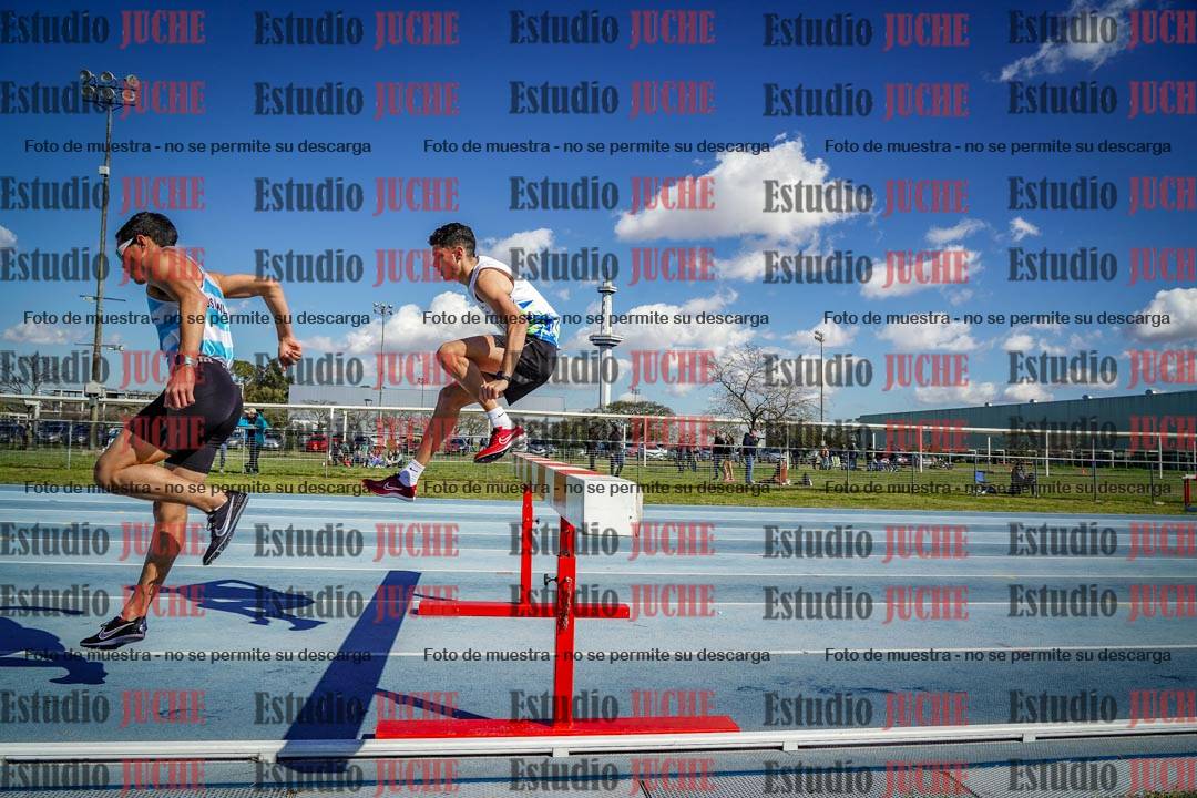 Fotos de los 3000 m con obstáculos de varones
