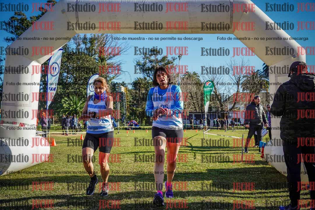 Fotos de la llegada del cross de 4000 m - mujeres