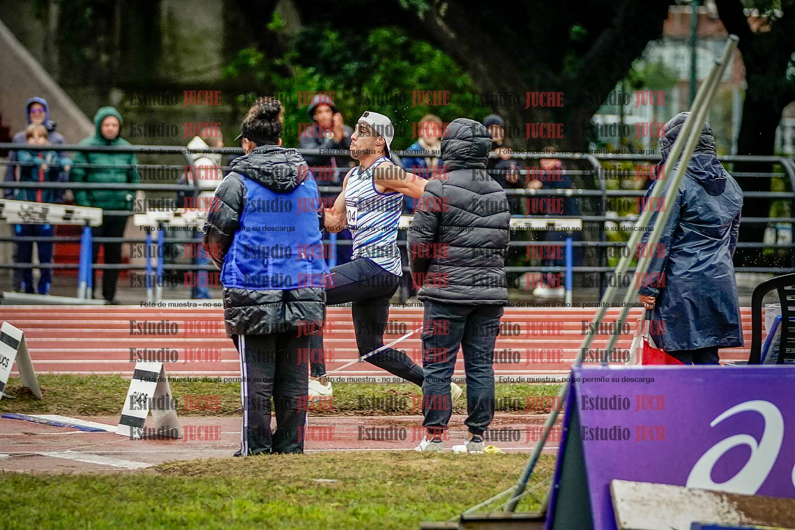 Fotos del salto en largo de varones