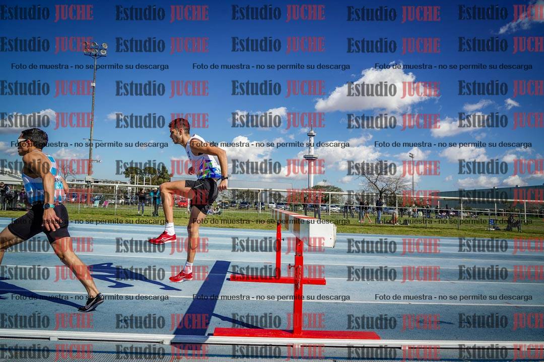 Fotos de los 3000 m con obstáculos de varones