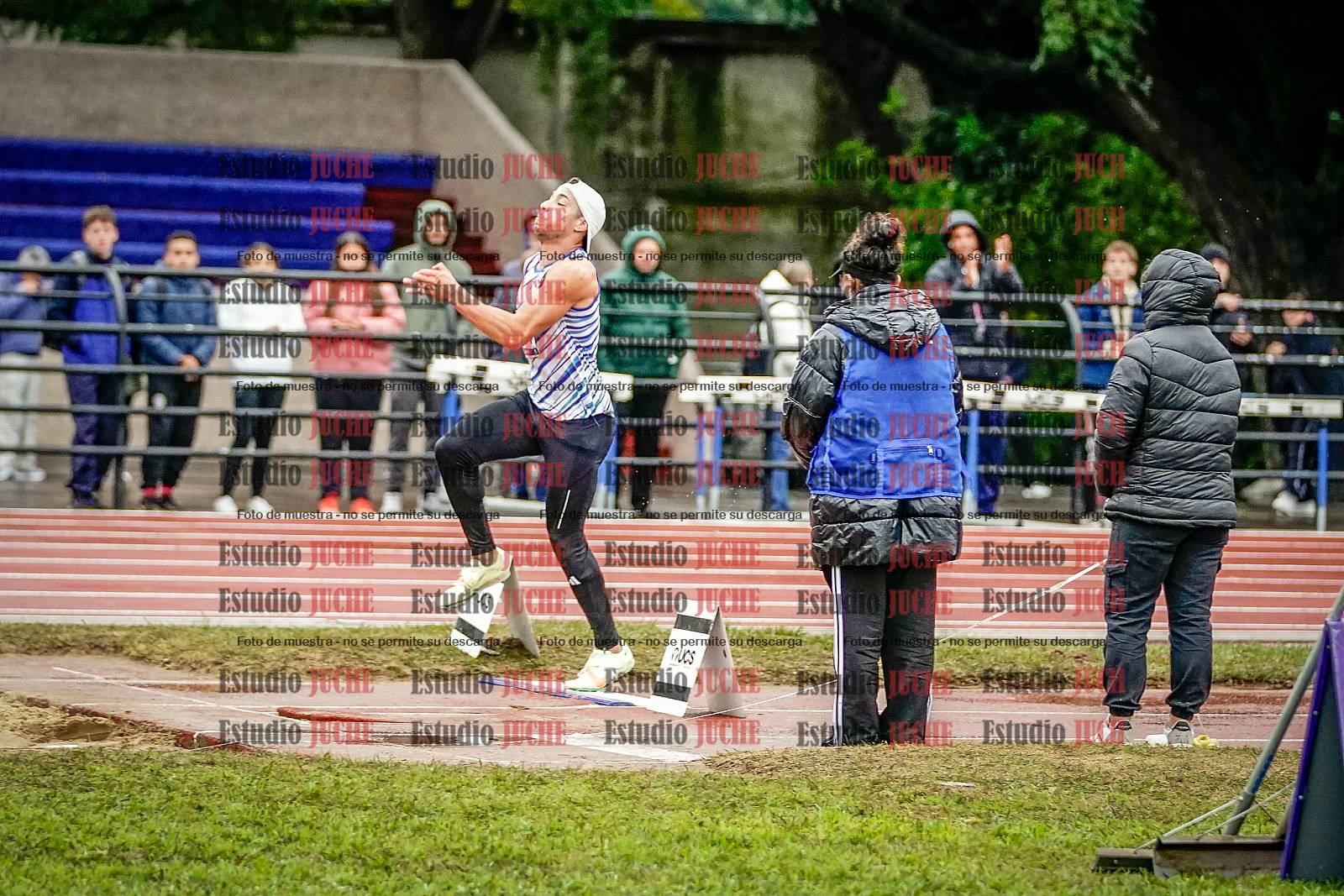 Fotos del salto en largo de varones