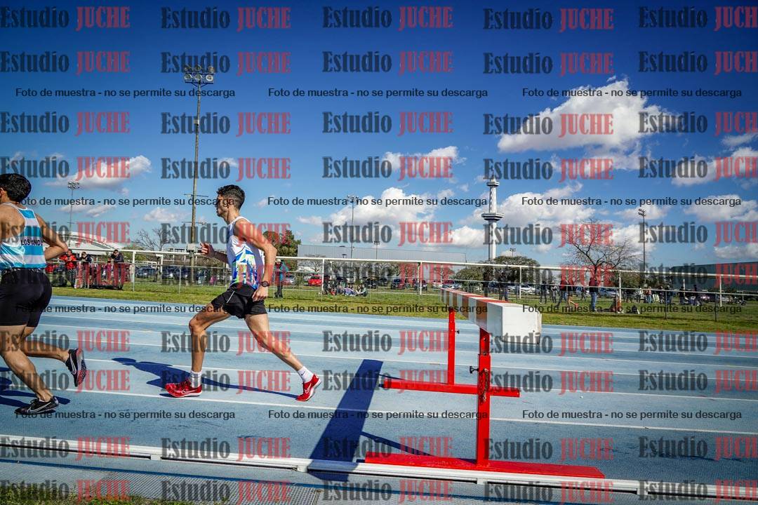Fotos de los 3000 m con obstáculos de varones