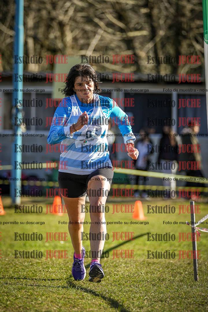 Fotos de la llegada del cross de 4000 m - mujeres