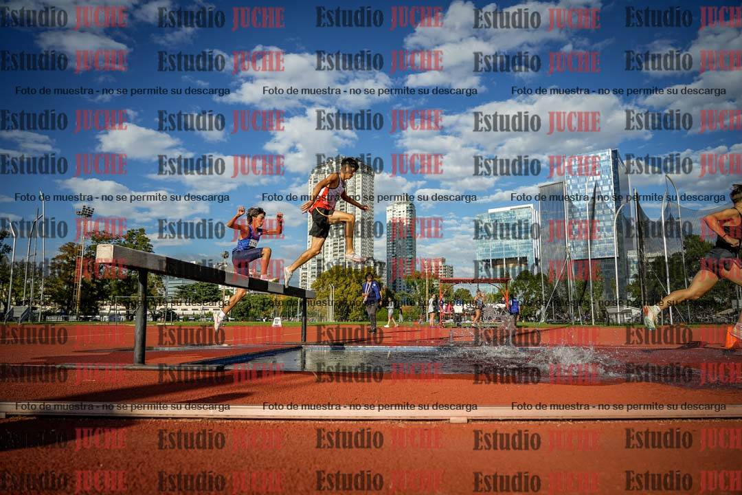 Fotos de los 2000 m con obstáculos de varones