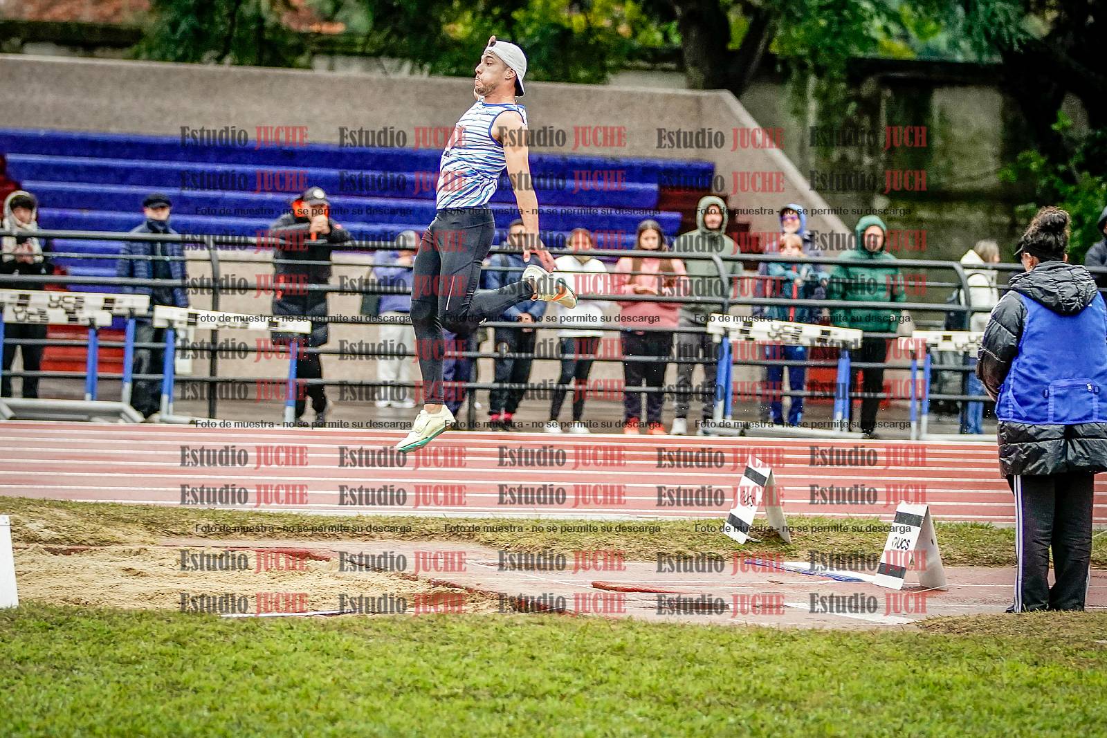 Fotos del salto en largo de varones