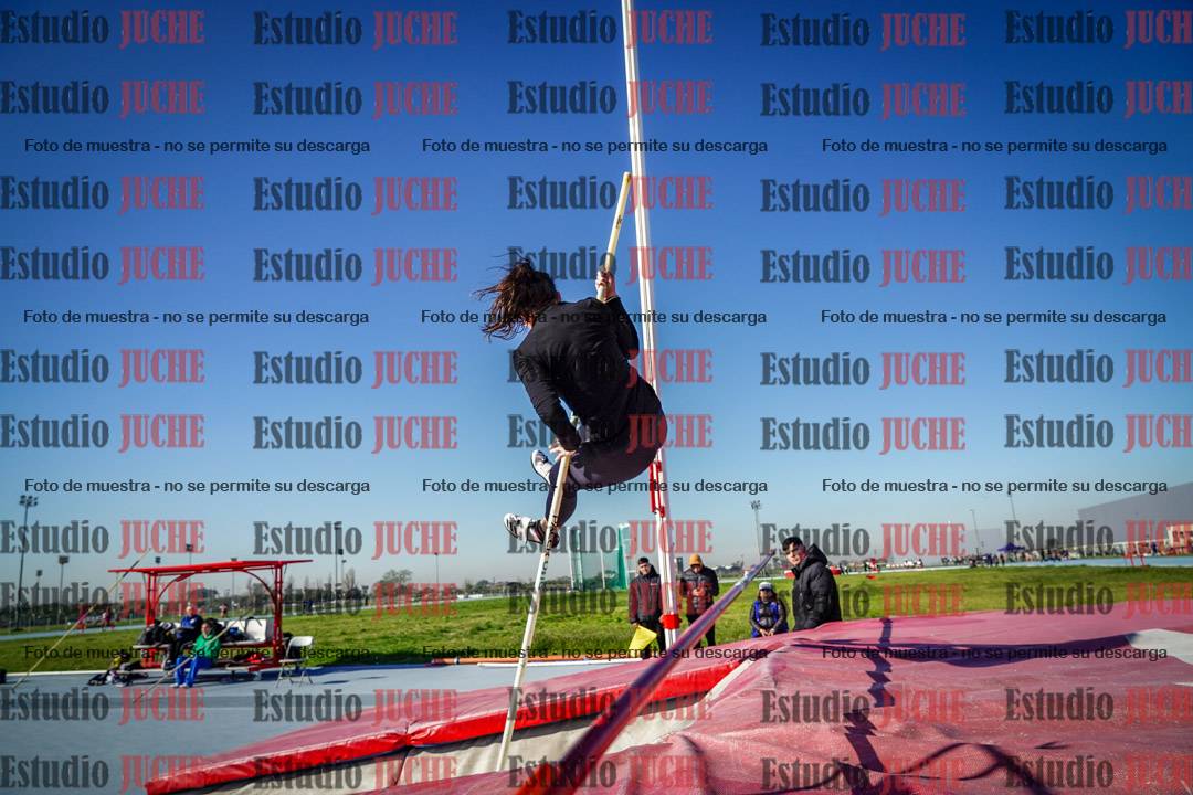 Fotos del salto con garrocha de mujeres y varones