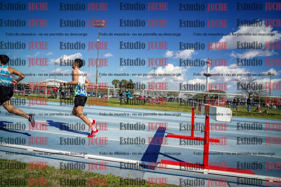 Fotos de los 3000 m con obstáculos de varones