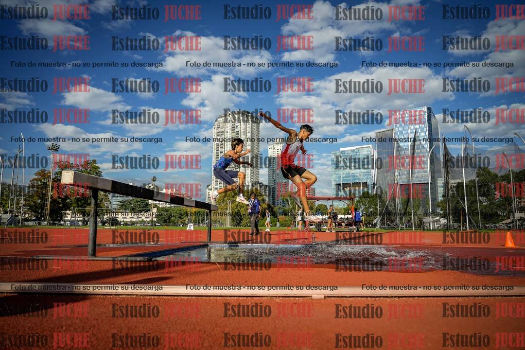 Fotos de los 2000 m con obstáculos de varones