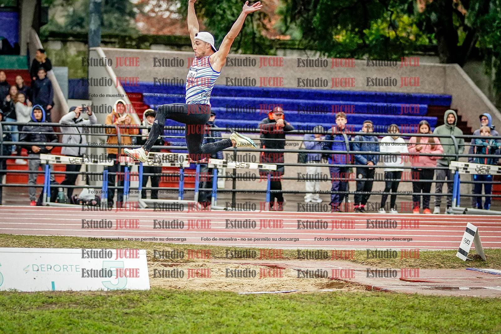 Fotos del salto en largo de varones