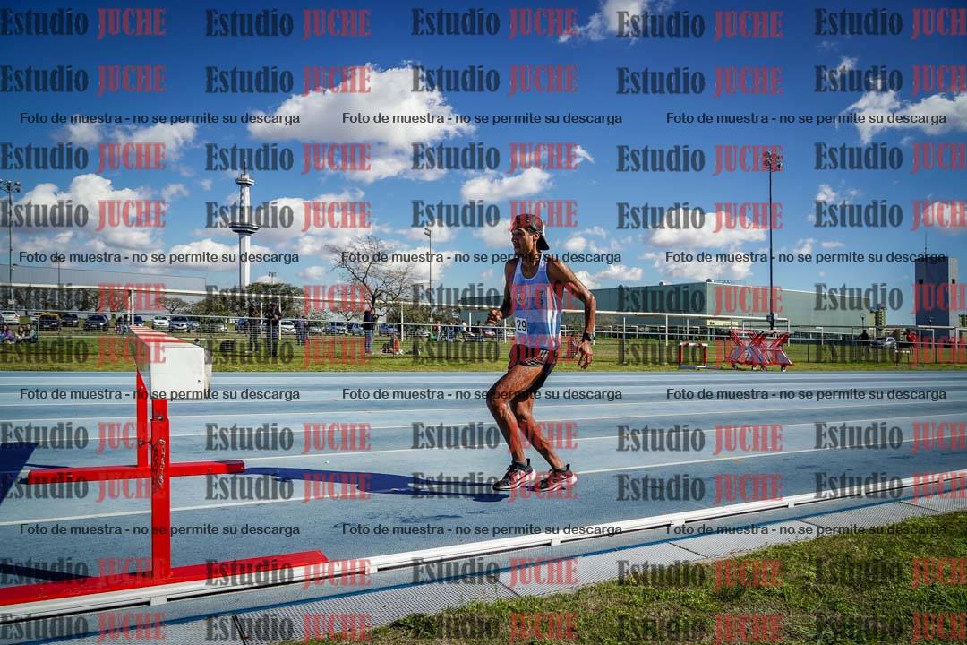 Fotos de los 3000 m con obstáculos de varones