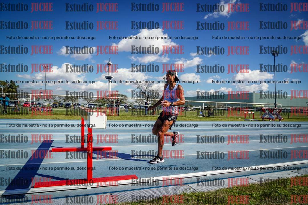 Fotos de los 3000 m con obstáculos de varones