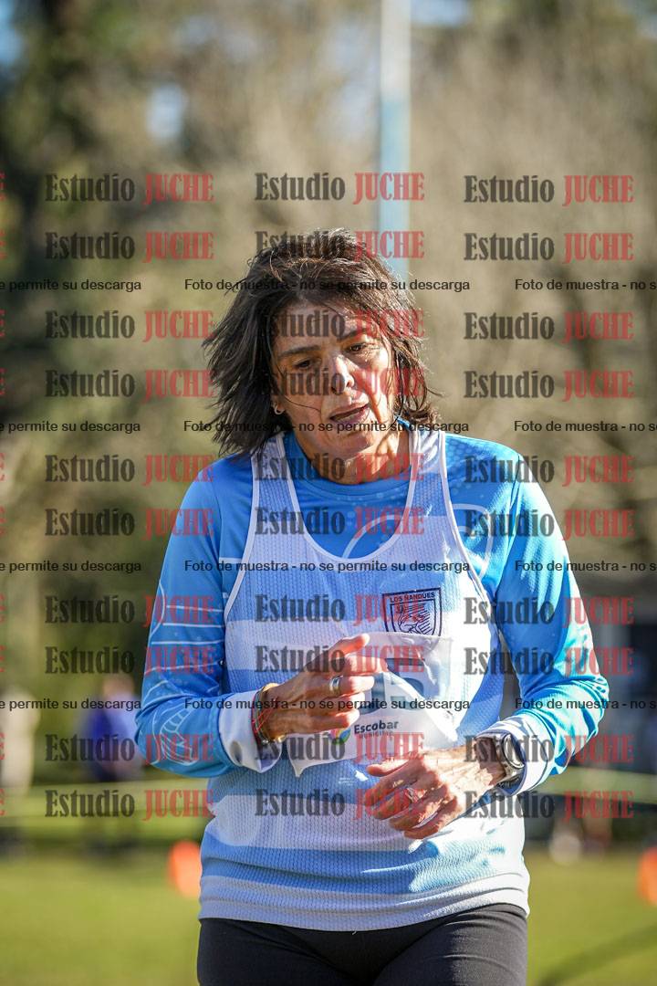 Fotos de la llegada del cross de 4000 m - mujeres
