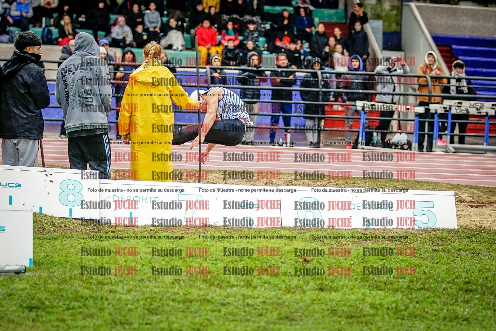 Fotos del salto en largo de varones