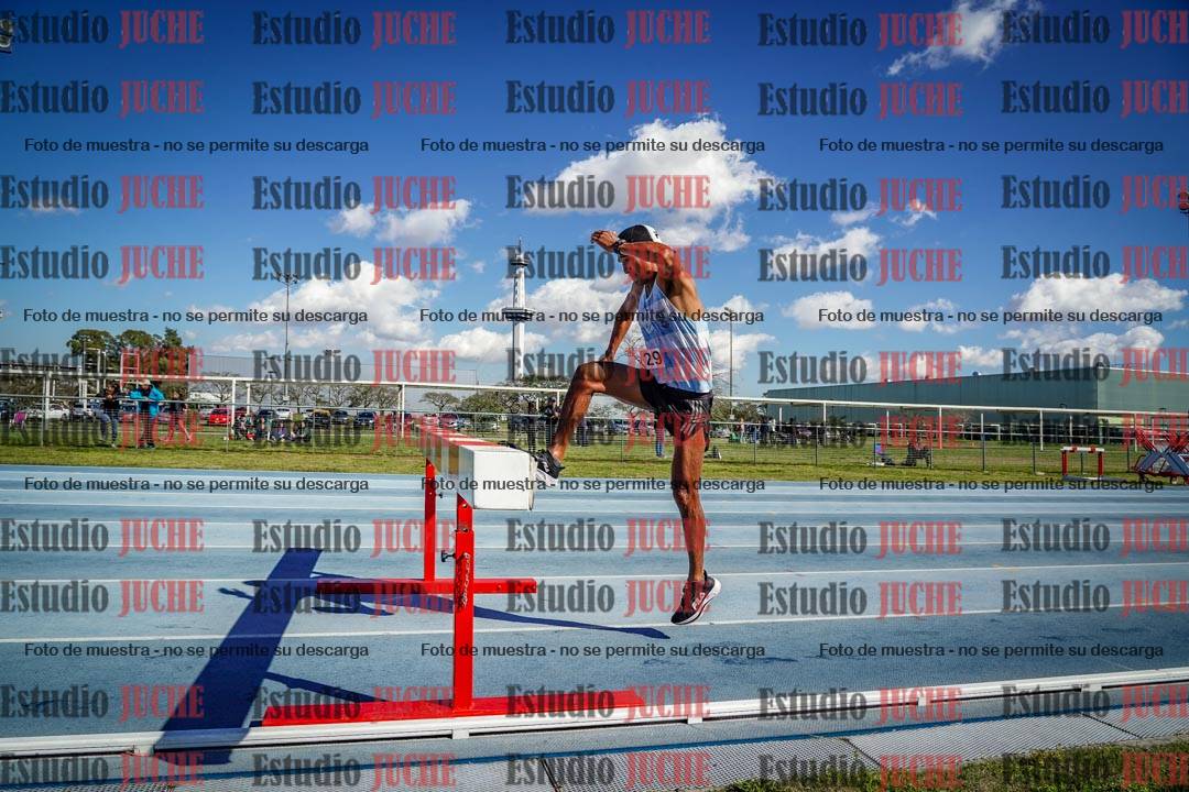 Fotos de los 3000 m con obstáculos de varones