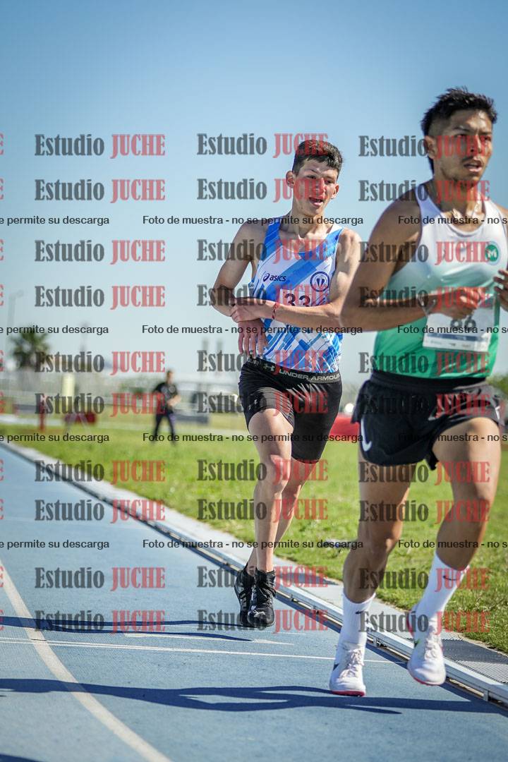 Fotos de los 5000 m de mujeres y varones - serie 1