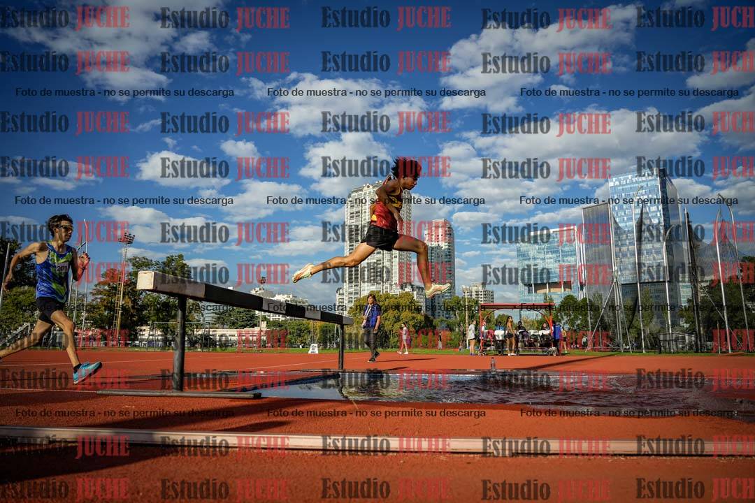 Fotos de los 2000 m con obstáculos de varones