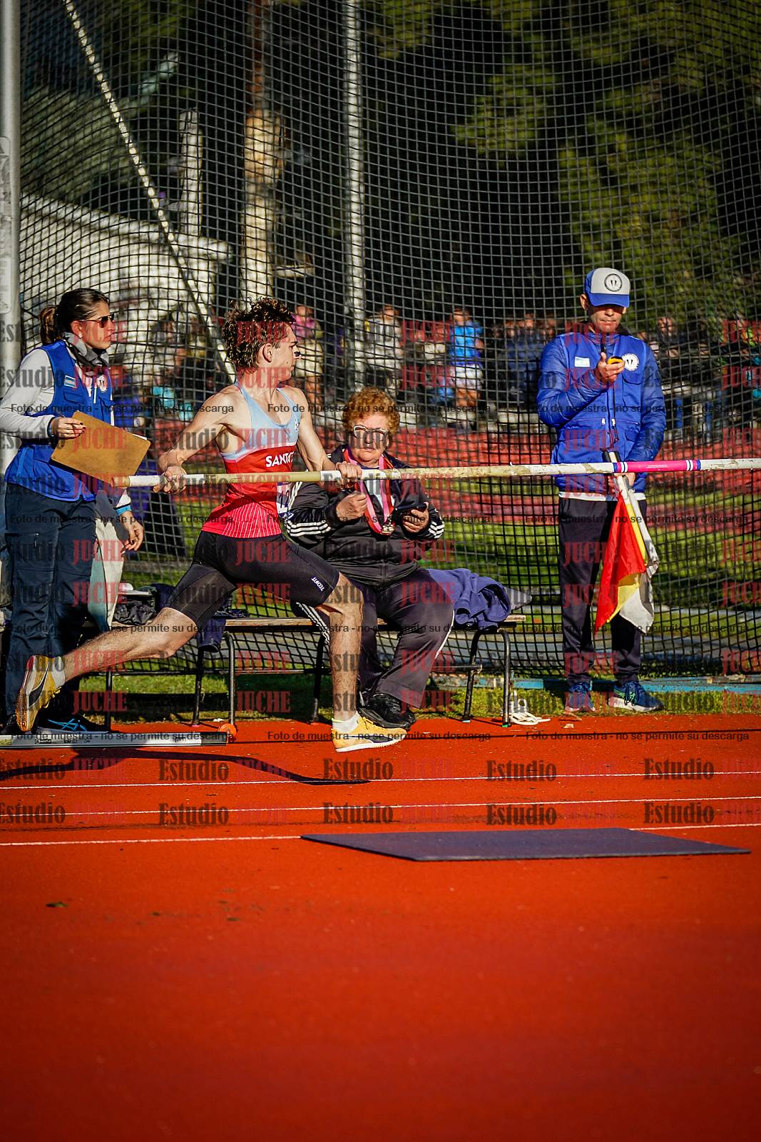 Fotos del salto con garrocha de varones