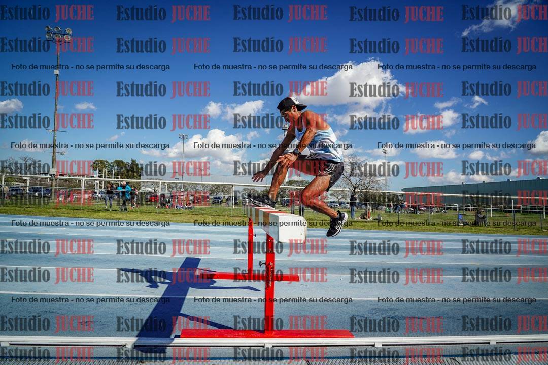 Fotos de los 3000 m con obstáculos de varones