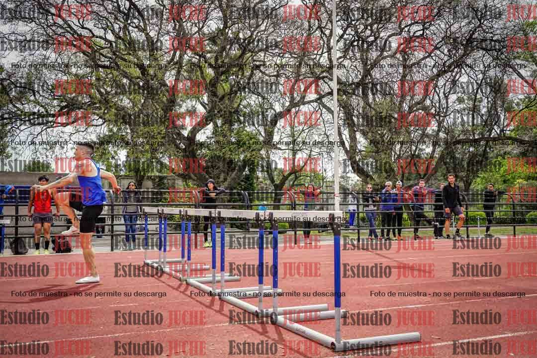 Fotos de los 400 m con vallas de varones
