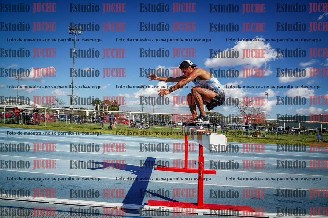 Fotos de los 3000 m con obstáculos de varones