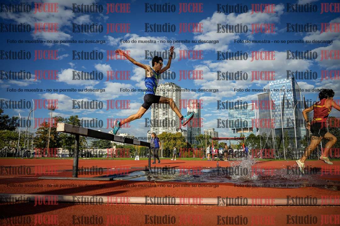 Fotos de los 2000 m con obstáculos de varones