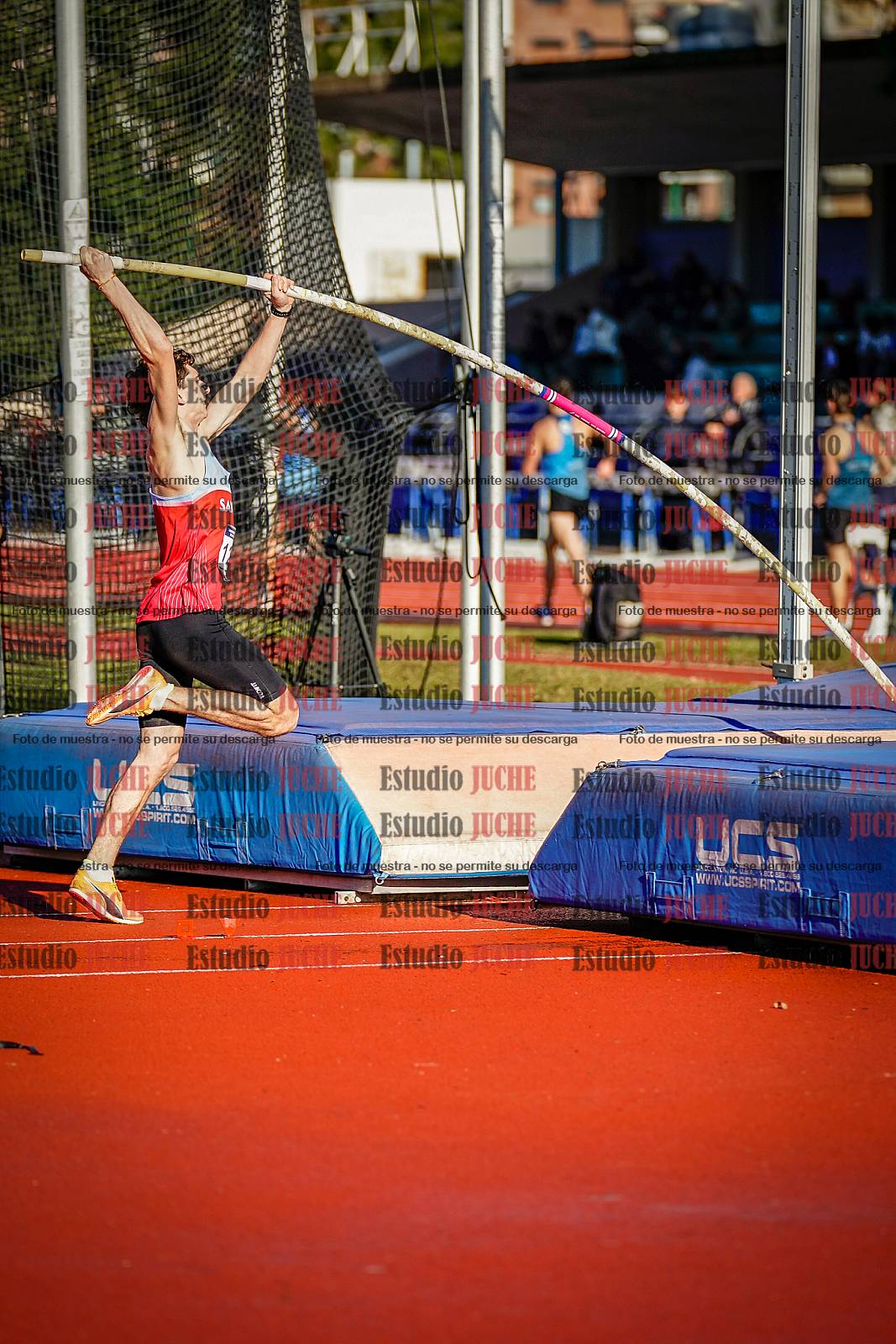Fotos del salto con garrocha de varones