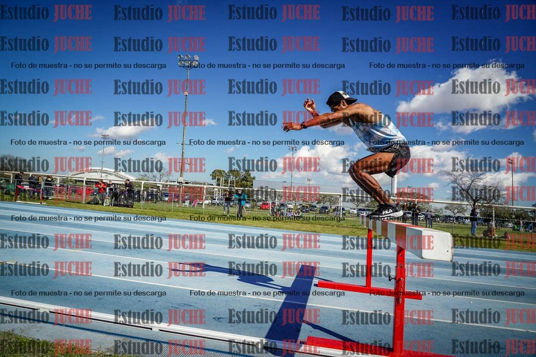 Fotos de los 3000 m con obstáculos de varones