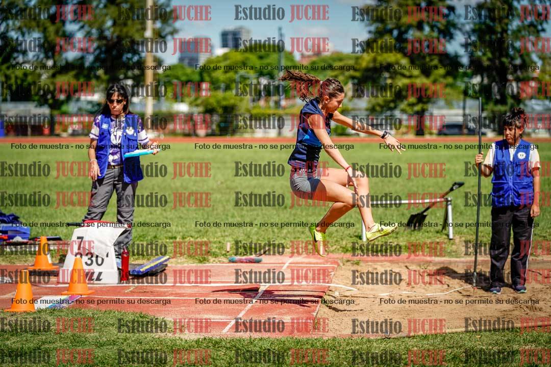 Fotos del salto en largo de mujeres