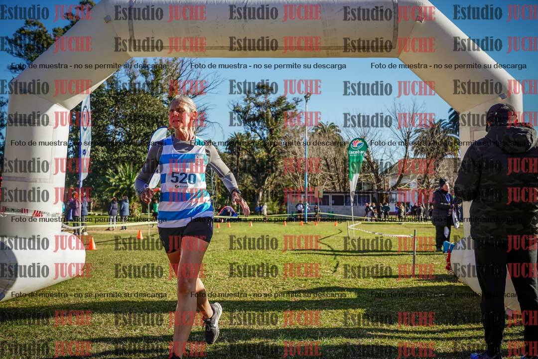 Fotos de la llegada del cross de 4000 m - mujeres