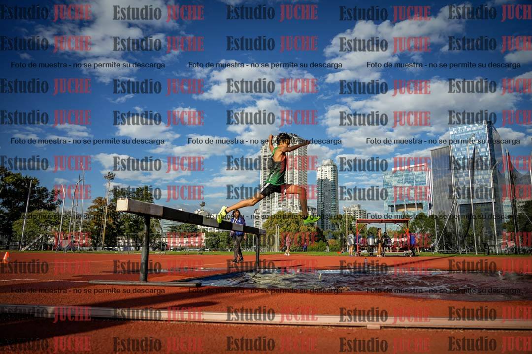 Fotos de los 2000 m con obstáculos de varones