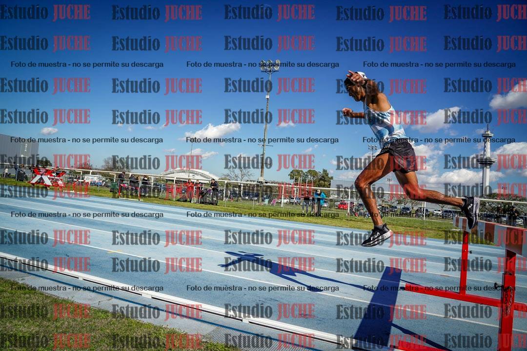 Fotos de los 3000 m con obstáculos de varones