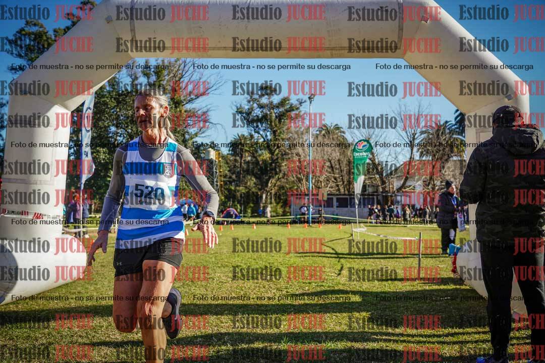 Fotos de la llegada del cross de 4000 m - mujeres