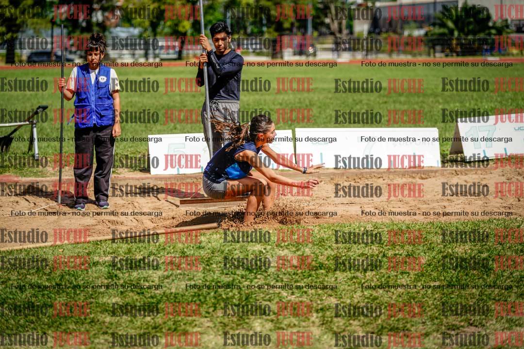 Fotos del salto en largo de mujeres