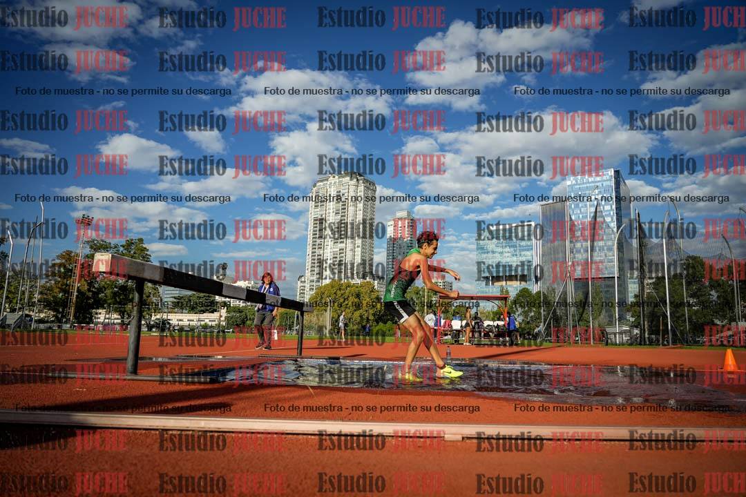 Fotos de los 2000 m con obstáculos de varones