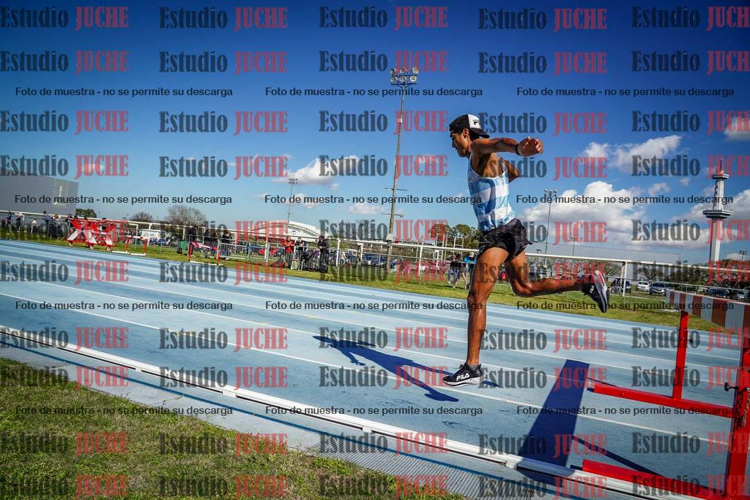 Fotos de los 3000 m con obstáculos de varones