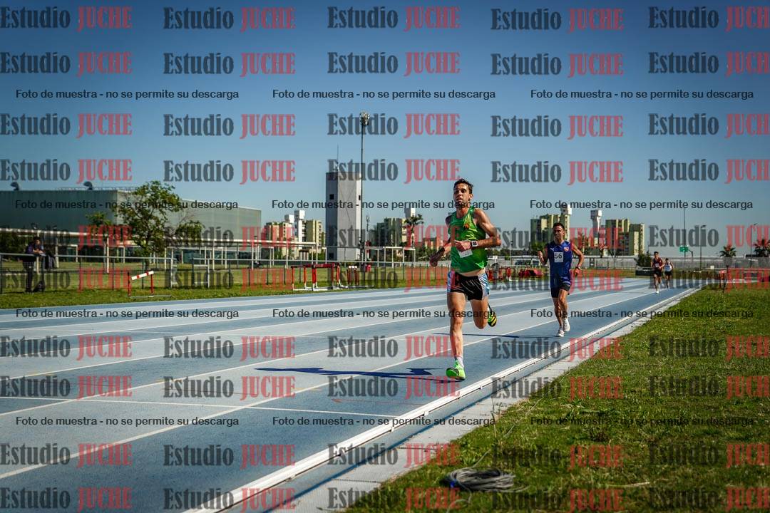 Fotos de los 5000 m de mujeres y varones - serie 1