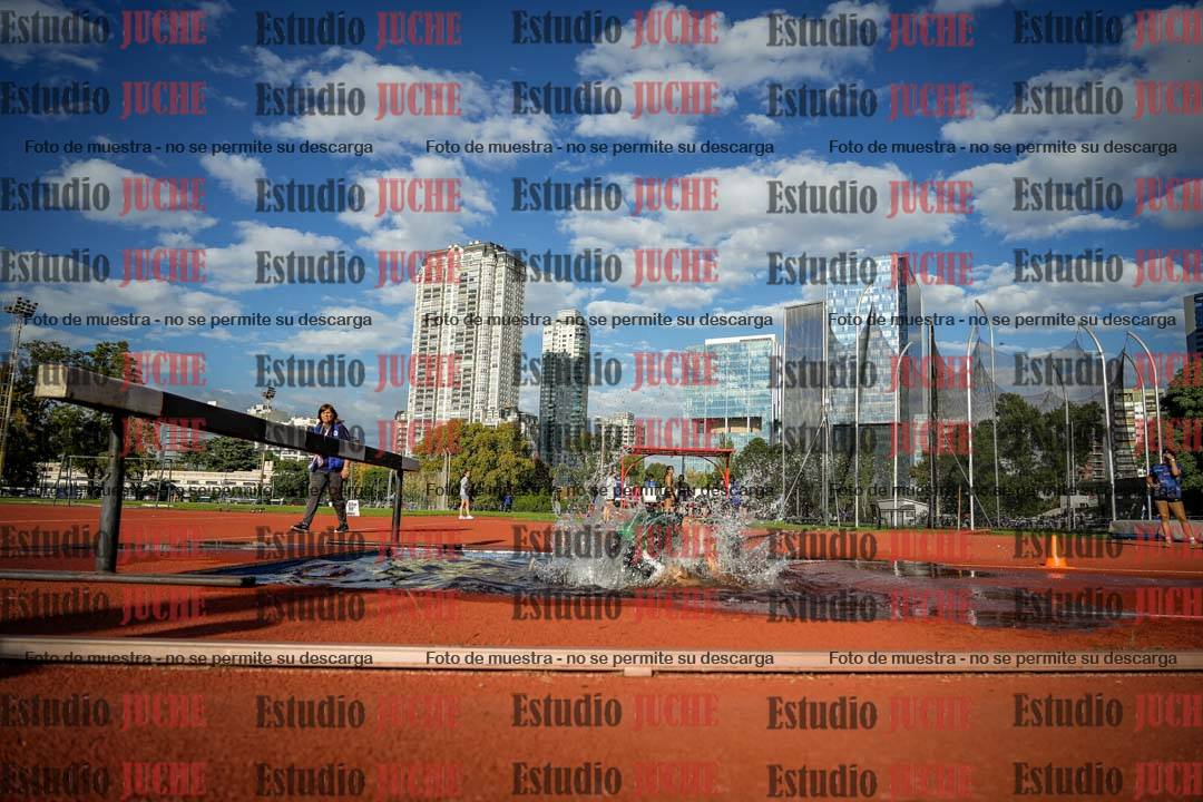 Fotos de los 2000 m con obstáculos de varones
