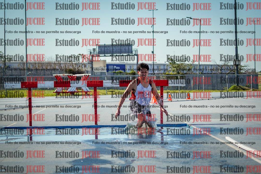 Fotos de los 3000 m con obstáculos de varones