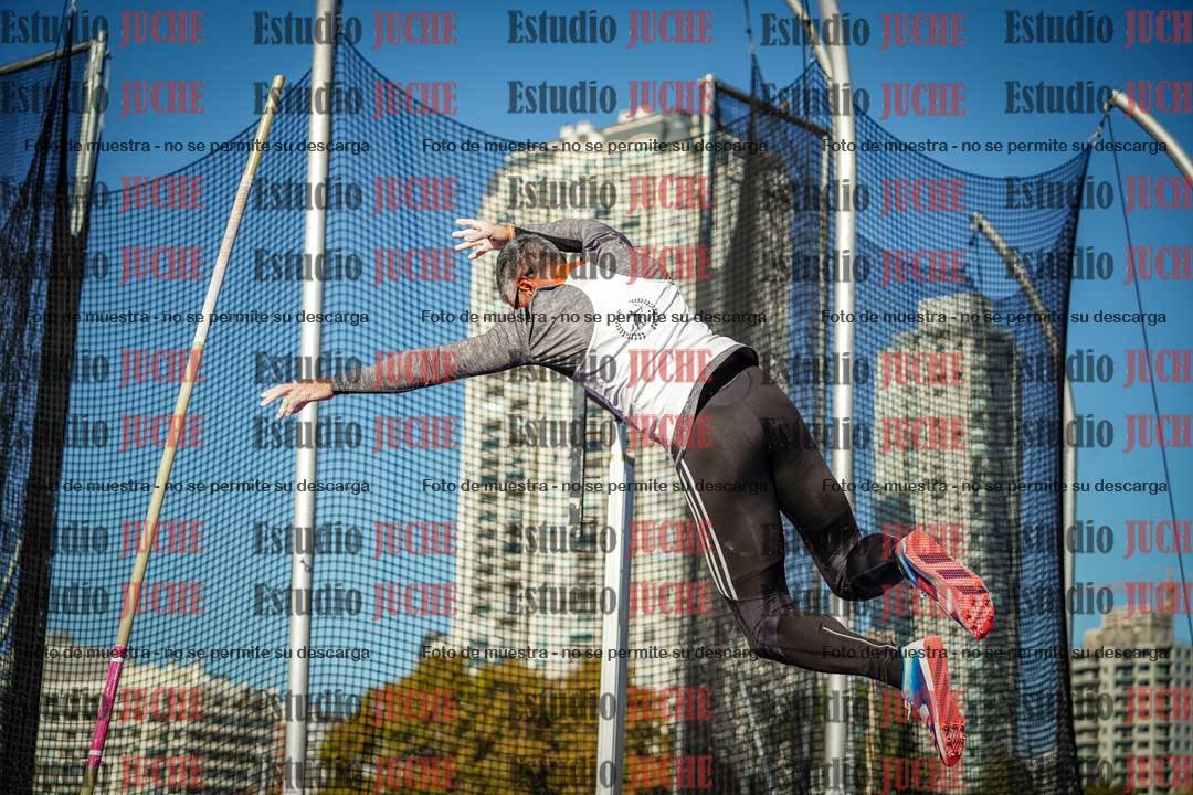Fotos del salto con garrocha de mujeres y varones