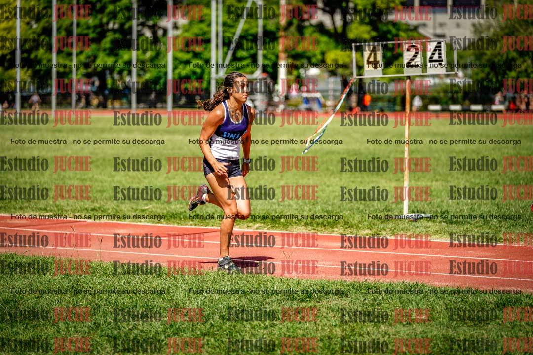 Fotos del salto en largo de mujeres