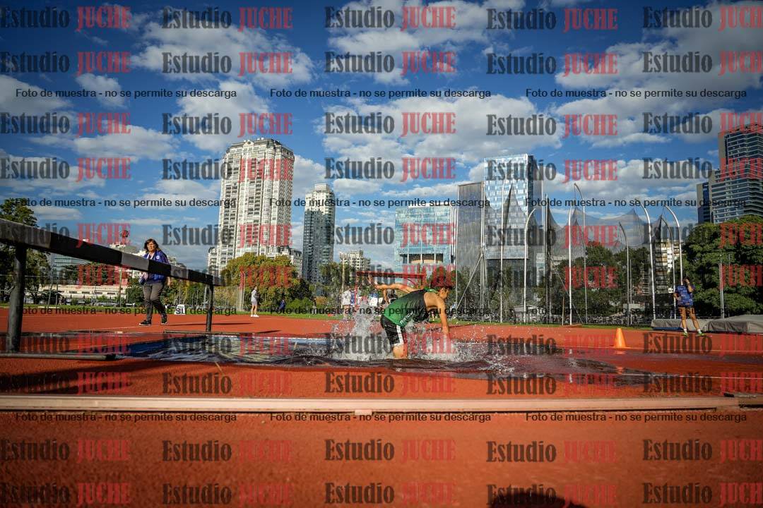Fotos de los 2000 m con obstáculos de varones