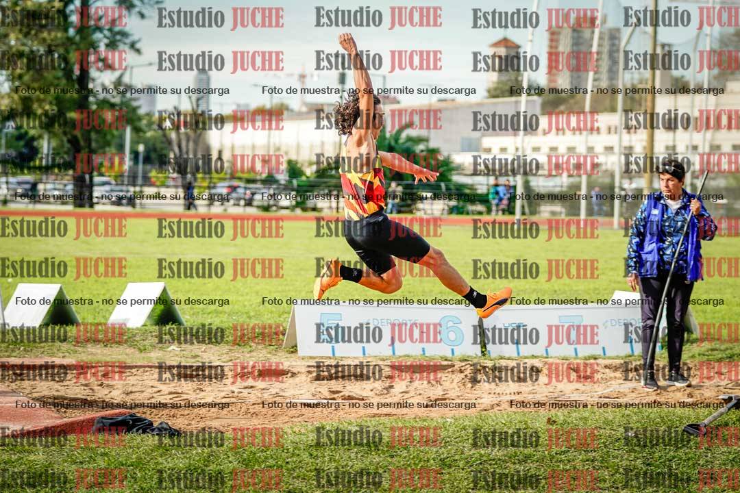 Fotos del salto en largo de varones