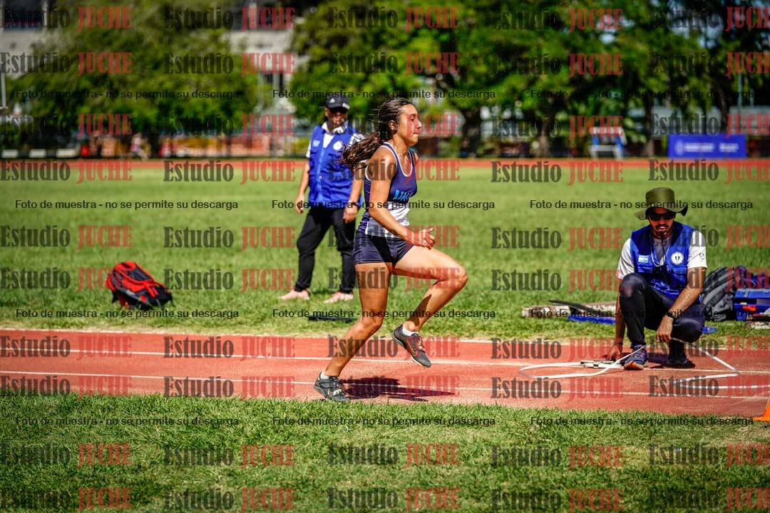 Fotos del salto en largo de mujeres