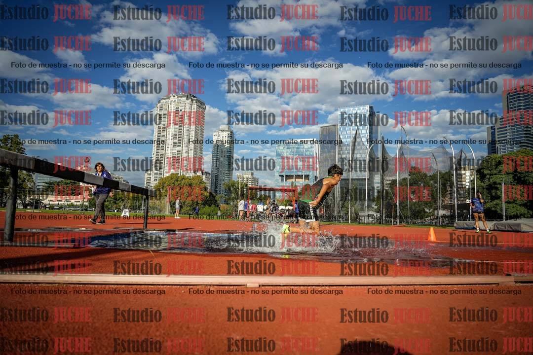 Fotos de los 2000 m con obstáculos de varones