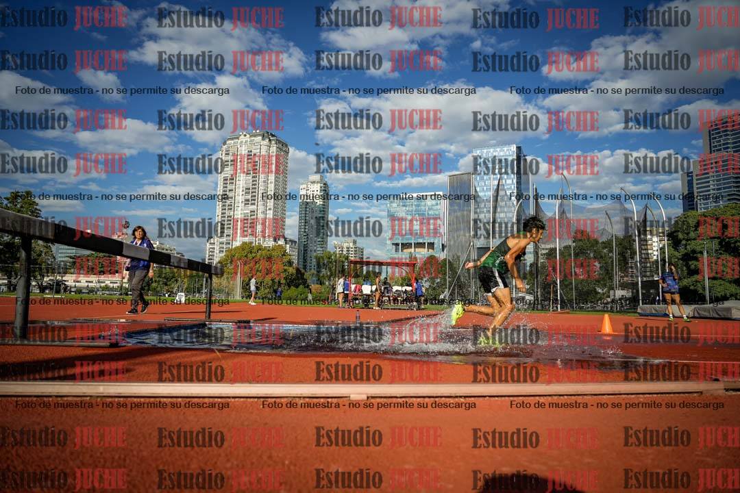 Fotos de los 2000 m con obstáculos de varones