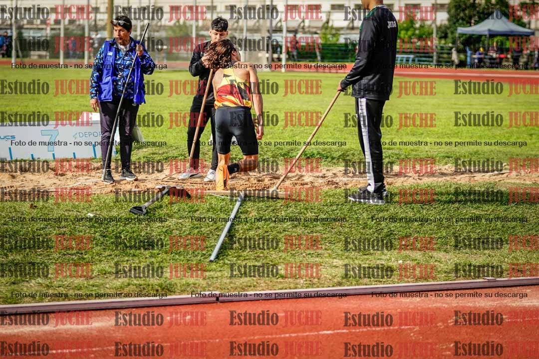 Fotos del salto en largo de varones