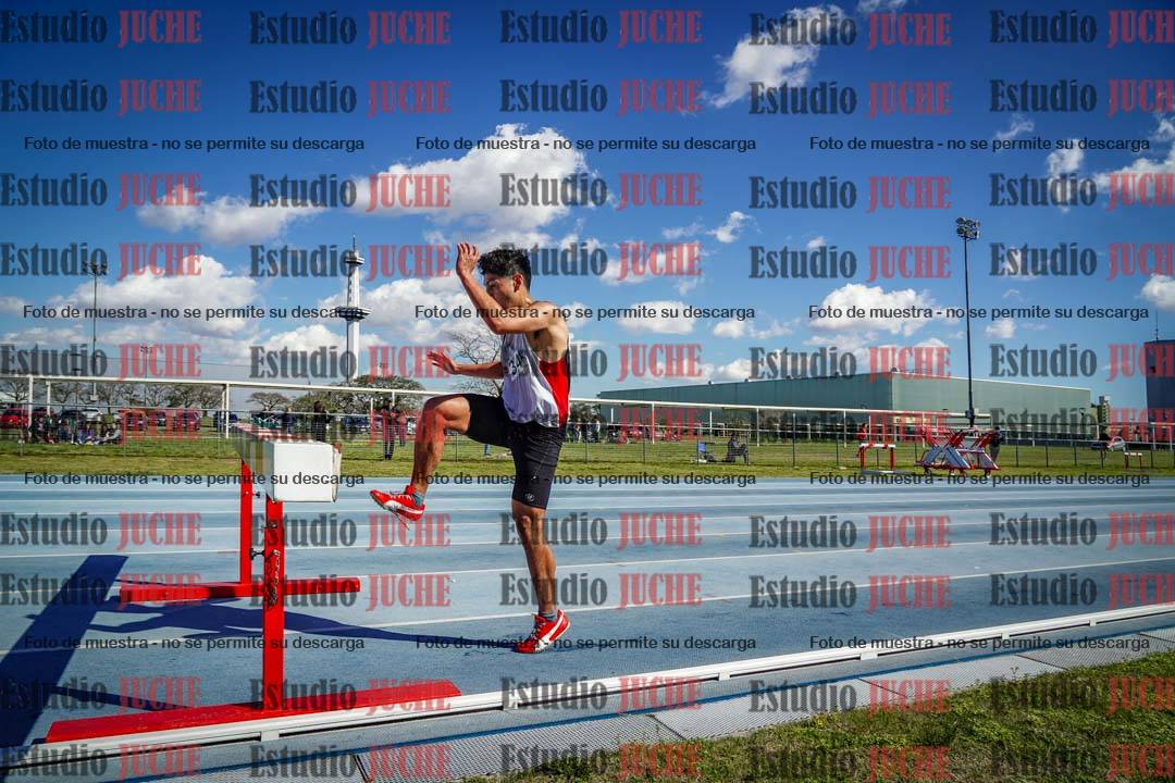 Fotos de los 3000 m con obstáculos de varones