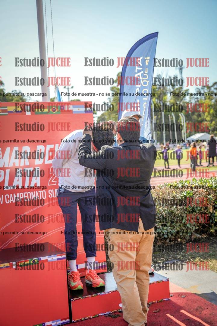 Fotos de algunos extras y podios del día 2